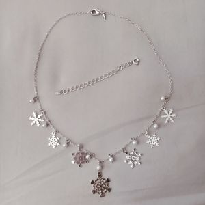Avon NRT Pearls and Snowflakes Necklace